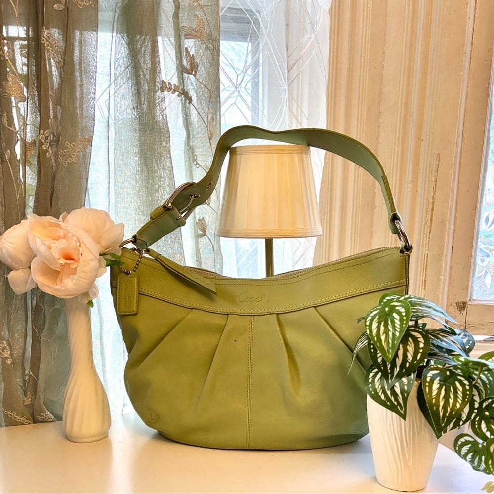 💚LARGE Coach Olive Leather Shoulder Bag💚